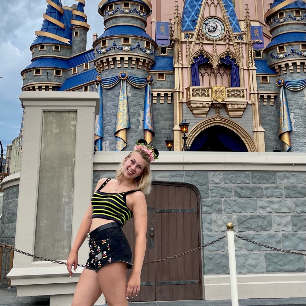 Meet your Posher, Val